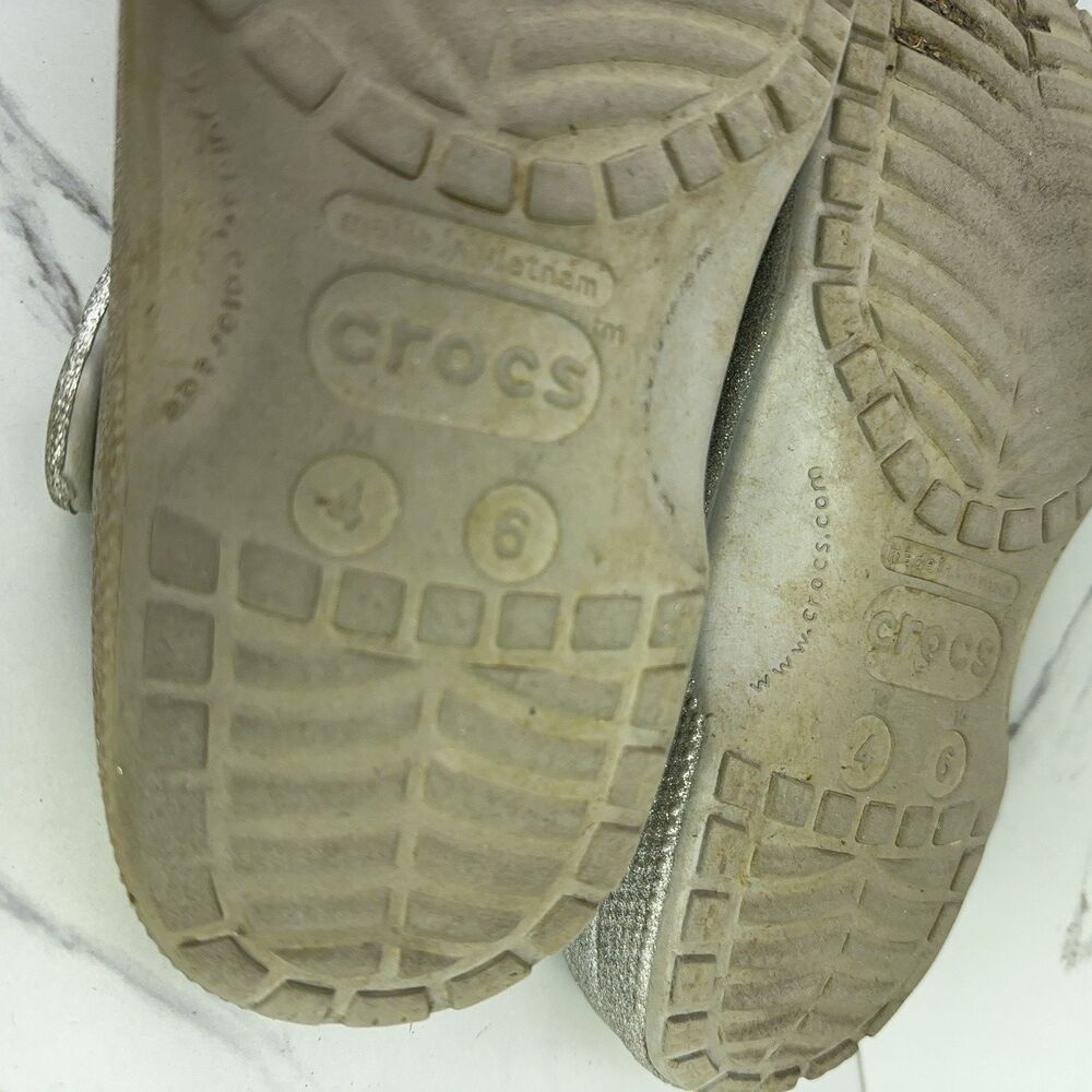 Crocs Classic Silver Glitter Clogs with Charms Slip On Shoes Womens 6 Mens 4 - Picture 6 of 6